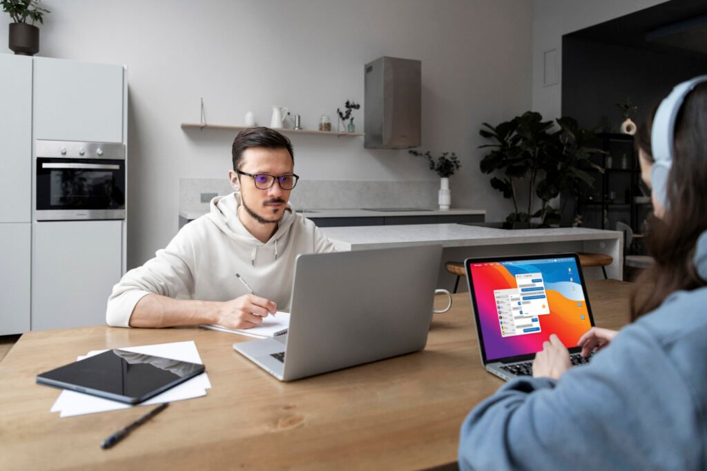  AI tools assisting customers on small business website